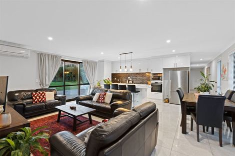 Photo of property in 1 Three Oaks Drive, Dairy Flat, Albany, 0794