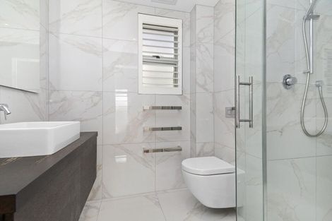 Photo of property in Dorchester Apartments, 144 Oriental Parade, Oriental Bay, Wellington, 6011