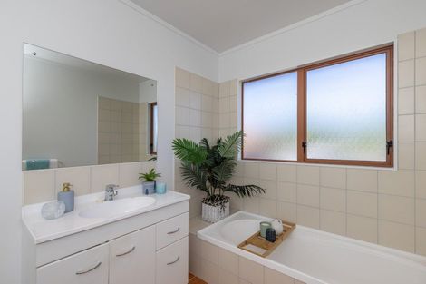 Photo of property in 76 Hinemoa Street, Paraparaumu, 5032