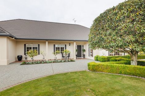 Photo of property in 35 Cashmere Drive, Fitzherbert, Palmerston North, 4410