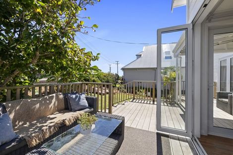 Photo of property in 7 Belt Road, Moturoa, New Plymouth, 4310