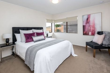 Photo of property in 2/11 Golfland Drive, Golflands, Auckland, 2013