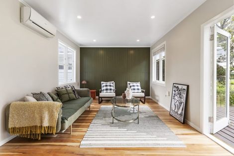 Photo of property in 24d Clinton Avenue, Te Atatu Peninsula, Auckland, 0610