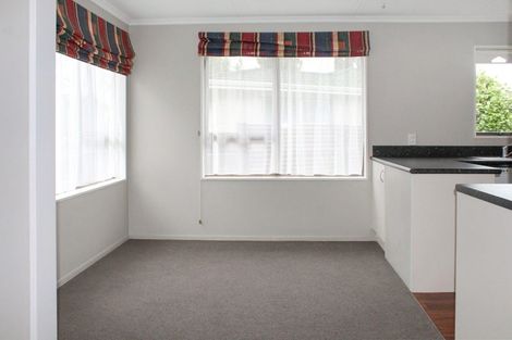 Photo of property in 37 Humphries Place, Awapuni, Palmerston North, 4412