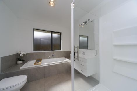 Photo of property in 30 Macdonald Heights, Feilding, 4702