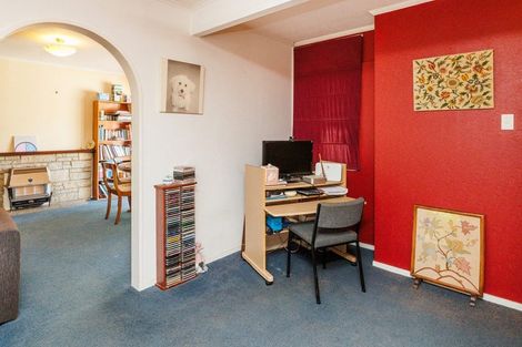 Photo of property in 76 Ruamahanga Crescent, Terrace End, Palmerston North, 4410