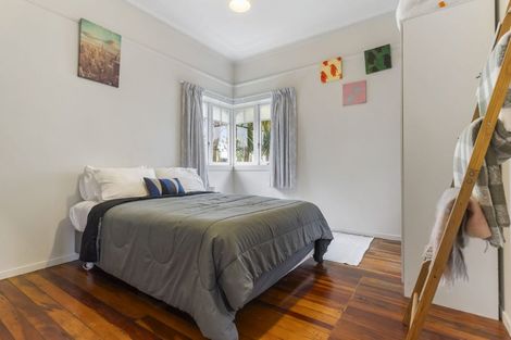 Photo of property in 37 Roberton Road, Avondale, Auckland, 1026
