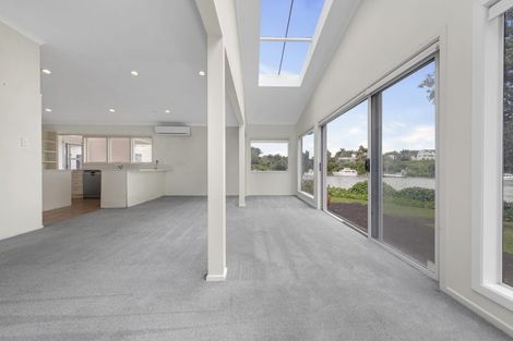 Photo of property in 1 Pakuranga Road, Pakuranga, Auckland, 2010