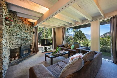 Photo of property in 16 Mckerrow Place, Sunshine Bay, Queenstown, 9300