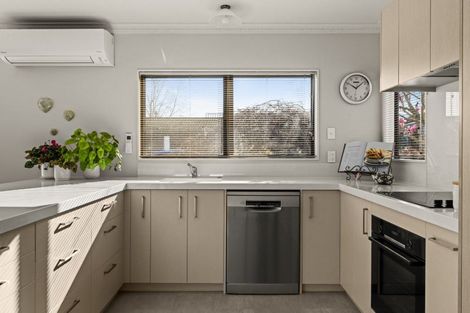 Photo of property in 6 Matthews Place, Taradale, Napier, 4112