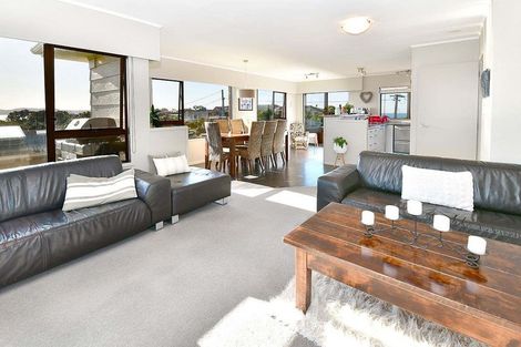 Photo of property in 18 Melandra Road, Stanmore Bay, Whangaparaoa, 0932