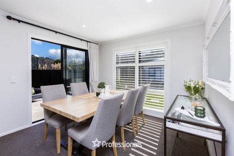 Photo of property in 5 Nikau Lane, Timberlea, Upper Hutt, 5018