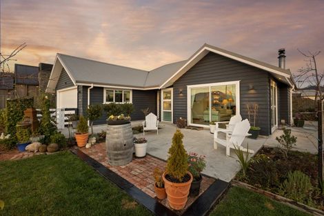 Photo of property in 5 Grooby Place, Havelock North, 4130