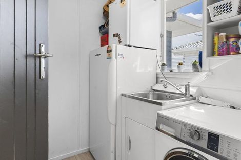 Photo of property in 215 Mangorei Road, Merrilands, New Plymouth, 4312