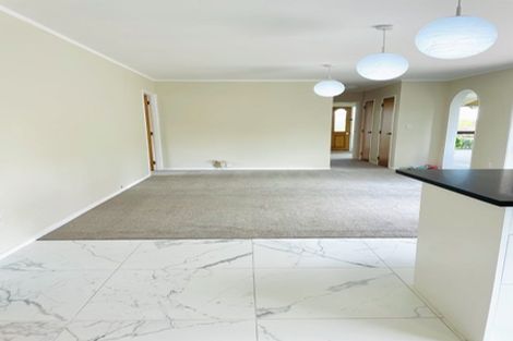 Photo of property in 21 Woodview Rise, Botany Downs, Auckland, 2010