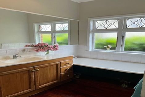 Photo of property in 68 Beach Road, Mellons Bay, Auckland, 2014