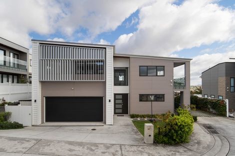 Photo of property in 8 Awakirihi Close, Shamrock Park, Auckland, 2016