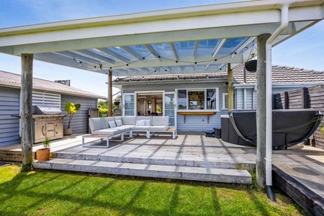 Photo of property in 9 Omata Road, Westown, New Plymouth, 4310
