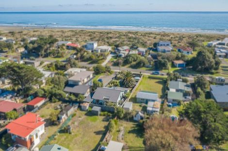 Photo of property in 22 Kent Avenue, Waitarere Beach, Levin, 5510