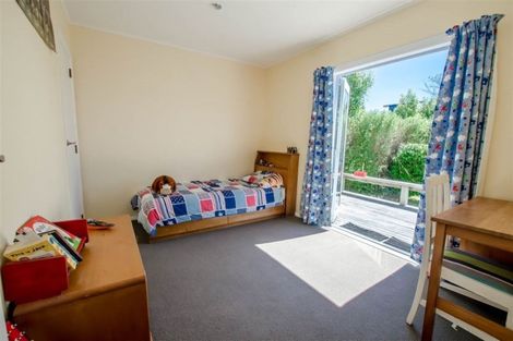 Photo of property in 65 Ngaio Road, Waikanae, 5036