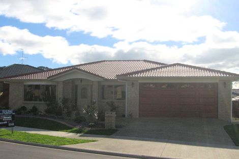 Photo of property in 9 Fairford Avenue, Henderson, Auckland, 0612