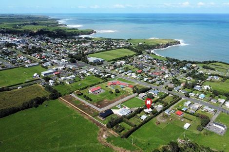 Photo of property in 183 Tasman Street, Opunake, 4616