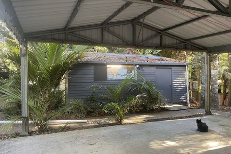 Photo of property in 35 Hollywood Avenue, Titirangi, Auckland, 0604