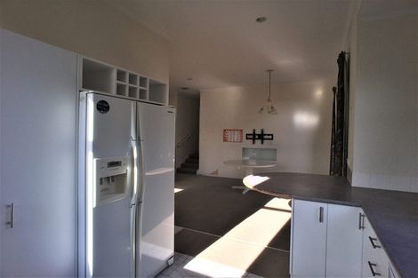 Photo of property in 9 Lorikeet Place, Unsworth Heights, Auckland, 0632