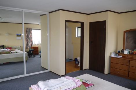 Photo of property in 104 Becroft Drive, Forrest Hill, Auckland, 0620