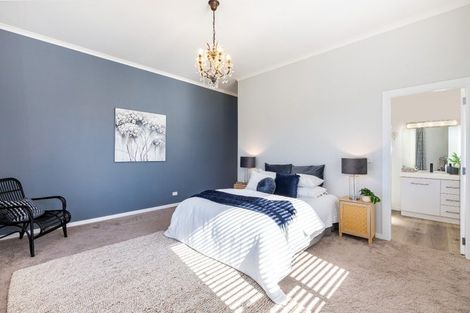 Photo of property in 21 Mcewen Crescent, Riverstone Terraces, Upper Hutt, 5018