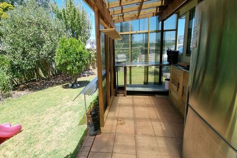 Photo of property in 2/14 Becroft Drive, Forrest Hill, Auckland, 0620