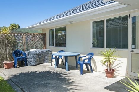 Photo of property in 2/26 Whites Line West, Woburn, Lower Hutt, 5010