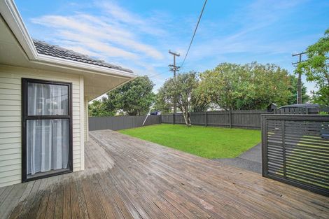 Photo of property in 6 Cobham Crescent, Kelston, Auckland, 0602