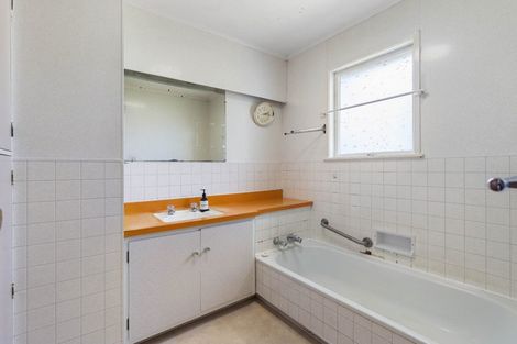 Photo of property in 21 Bentley Avenue, Glenfield, Auckland, 0629