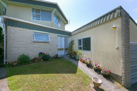 Photo of property in 1/4 Scott Street, Moturoa, New Plymouth, 4310