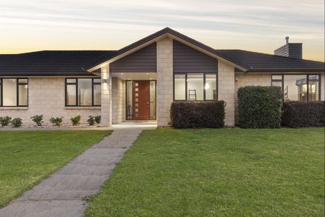 Photo of property in 2 Kowhai Drive, Cambridge, 3434