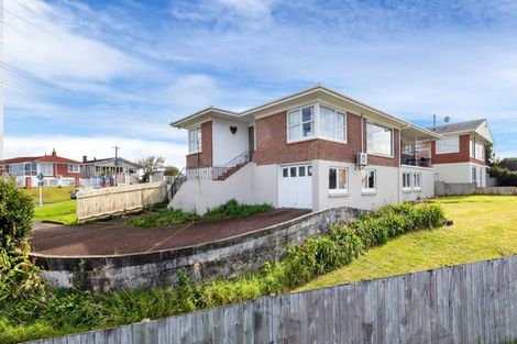 Photo of property in 520 Glenfield Road, Glenfield, Auckland, 0629