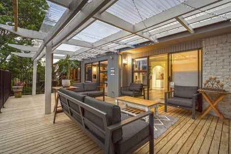 Photo of property in 10 Portsea Place, Chatswood, Auckland, 0626