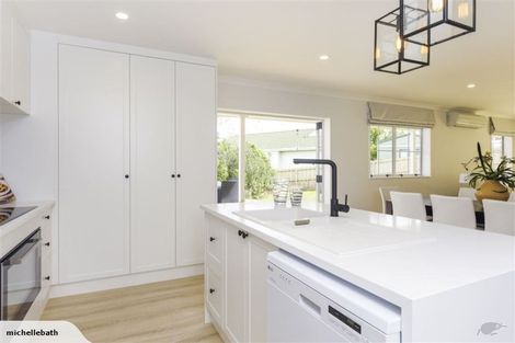 Photo of property in 14 Gala Place, Henderson, Auckland, 0612