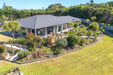 Photo of property in 34 Titoki Road, Waikanae Beach, Waikanae, 5036