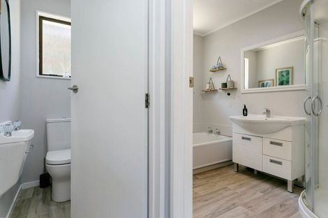 Photo of property in 90 Taharepa Road, Hilltop, Taupo, 3330