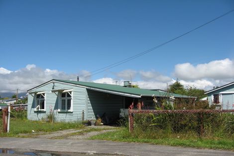 Photo of property in 2 Balfour Street, Westport, 7825