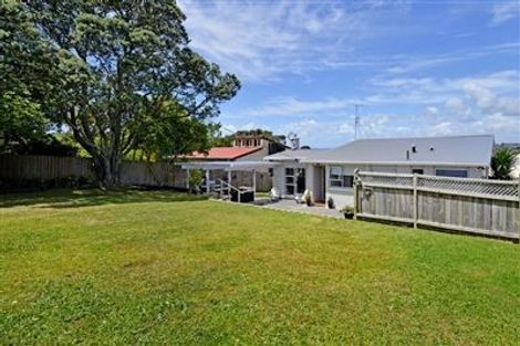 Photo of property in 1/552 Beach Road, Rothesay Bay, Auckland, 0630