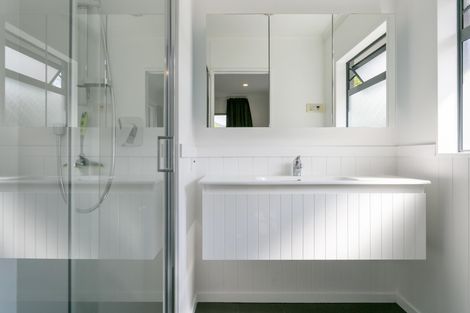 Photo of property in 2/94 Harvey Street, Waipahihi, Taupo, 3330