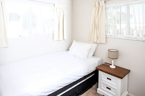 Photo of property in 2/13 Fairclough Road, Beach Haven, Auckland, 0626