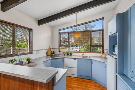 Photo of property in 30 Kingham Place, Avonhead, Christchurch, 8042