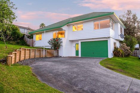 Photo of property in 37 Charlotte Street, Stanmore Bay, Whangaparaoa, 0932