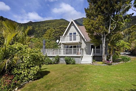 Photo of property in 2341 Croisilles-french Pass Road, Okiwi Bay, 7193