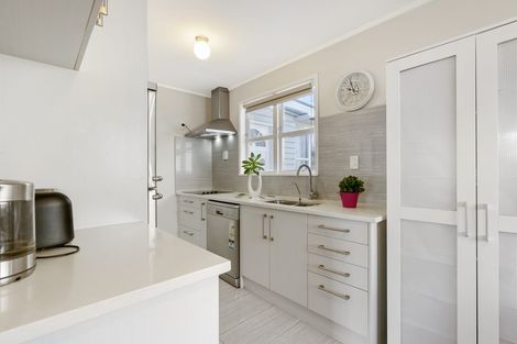 Photo of property in 3/14 Orchid Place, Te Atatu South, Auckland, 0610