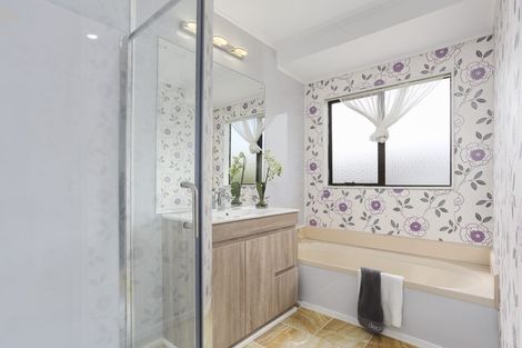 Photo of property in 2/23 Beatrice Avenue, Hillcrest, Auckland, 0627